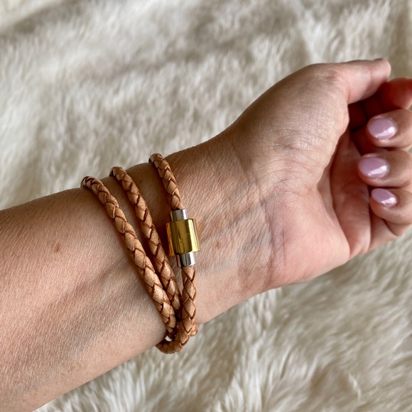 Tan leather wrap bracelet - Picture 2 of 3